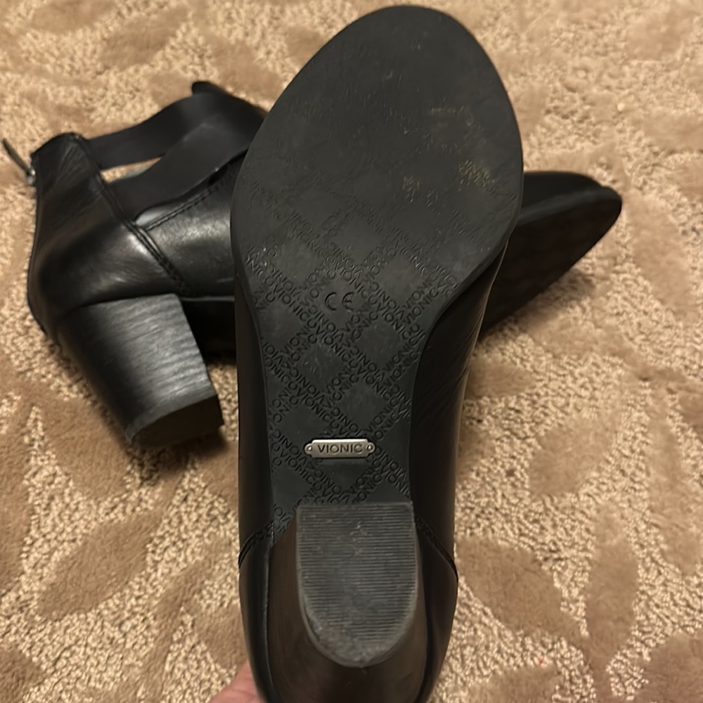 **Vionic Booties** - image 6